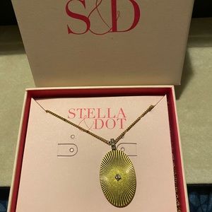 BRAND NEW Starstruck Pendant